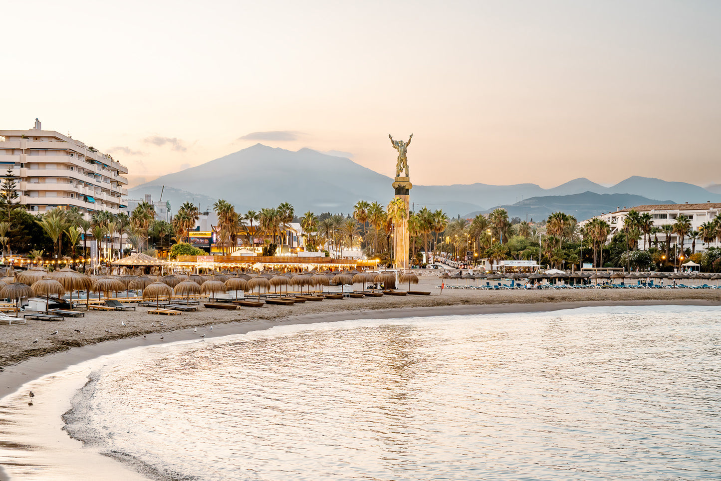 STATUE LA VICTORIA - Puerto Banús